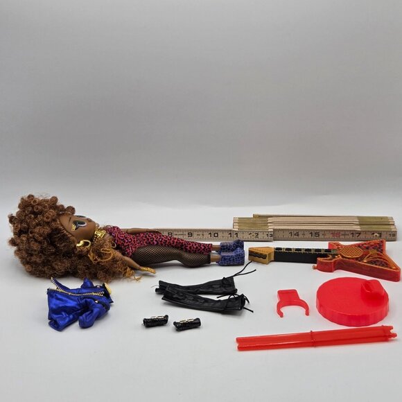 L.O.L. Surprise Omg Music Remix Rock Ferocious Fashion Doll With Guitar & Access - Picture 4 of 6
